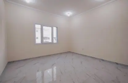 Apartment - 2 Bedrooms - 2 Bathrooms for rent in Al Khazin Street - Madinat Khalifa South - Madinat Khalifa - Doha