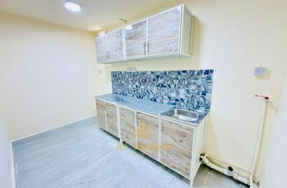 Apartment - Studio - 1 Bathroom for rent in Umm Qarn - Al Daayen