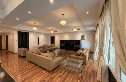 Apartment - 3 Bedrooms - 4 Bathrooms for rent in West Porto Drive - Porto Arabia - The Pearl Island - Doha