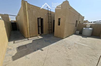 Compound - 3 Bedrooms - 4 Bathrooms for rent in Al Sakhama - Doha