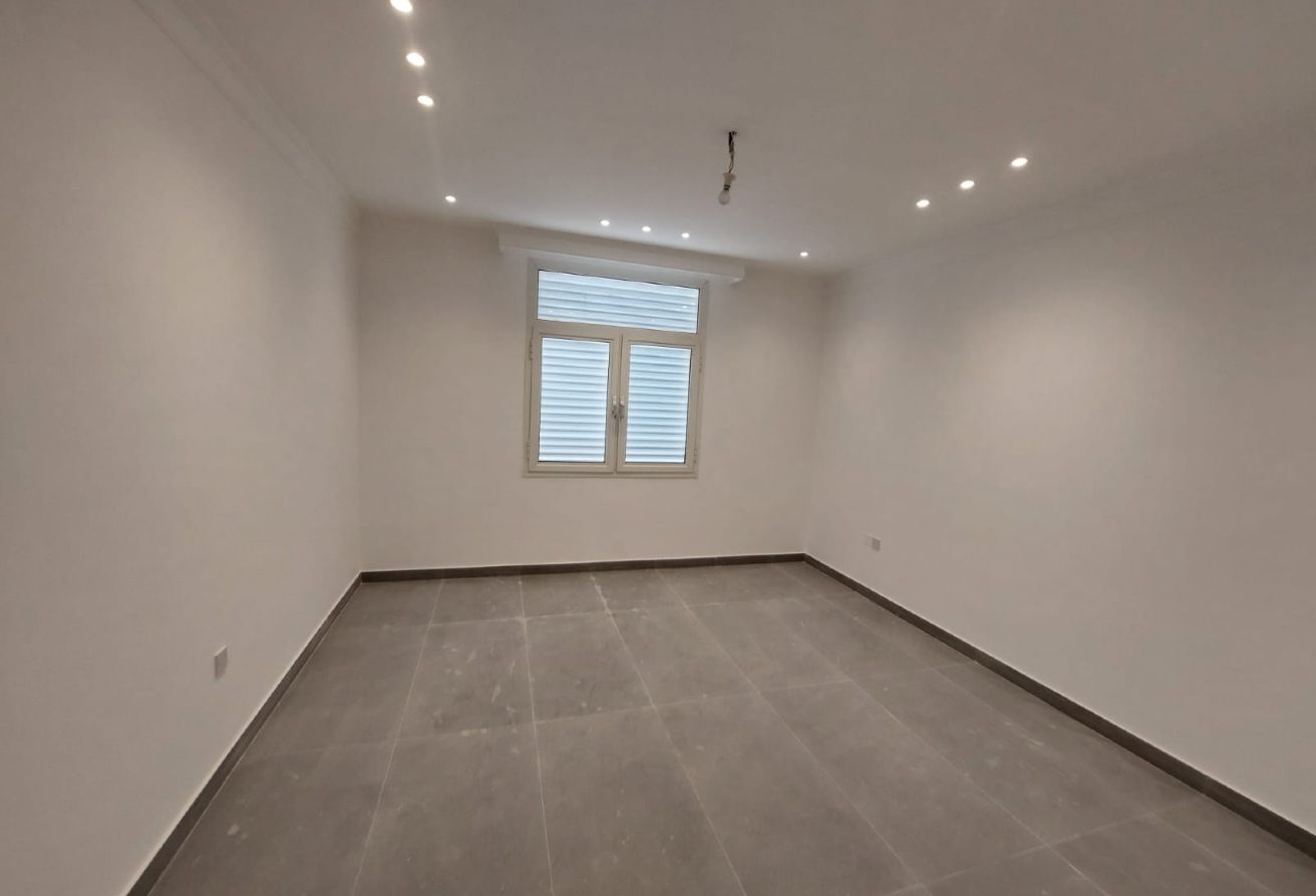 **6-BHK Luxury Villa for Sale in Al Thumama | QAR thumbnail 14