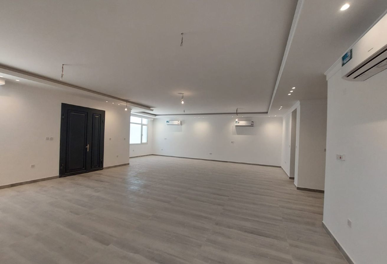 **6-BHK Luxury Villa for Sale in Al Thumama | QAR thumbnail 4