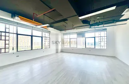 مساحات مكتبية - 4 غرف نوم - 2 حمامات للايجار في برج السلام - شارع الكورنيش - شارع الكورنيش - الدوحة