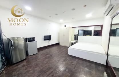 Apartment - Studio - 1 Bathroom for rent in Umm Ghwailina Comm - Umm Ghuwalina - Umm Ghuwailina - Doha