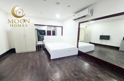 Apartment - Studio - 1 Bathroom for rent in Umm Ghwailina Comm - Umm Ghuwalina - Umm Ghuwailina - Doha