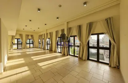 Apartment - 3 Bedrooms - 3 Bathrooms for rent in Carnaval - Qanat Quartier - The Pearl Island - Doha