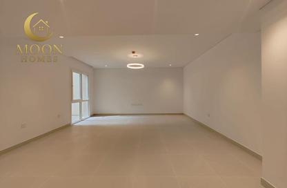 Apartment - 2 Bedrooms - 3 Bathrooms for rent in Corniche Road - Corniche Road - Doha