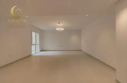 Apartment - 2 Bedrooms - 3 Bathrooms for rent in Corniche Road - Corniche Road - Doha