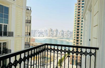 Apartment - 2 Bedrooms - 3 Bathrooms for rent in Floresta Gardens - Floresta Gardens - The Pearl Island - Doha