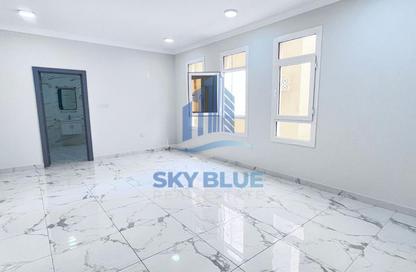 Apartment - 3 Bedrooms - 2 Bathrooms for rent in Umm Ghwailina Comm - Umm Ghuwalina - Umm Ghuwailina - Doha