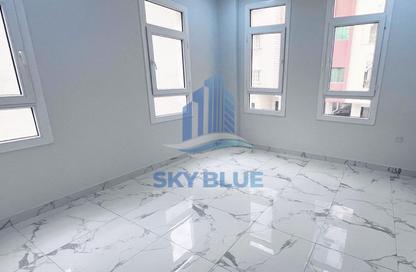 Apartment - 3 Bedrooms - 2 Bathrooms for rent in Umm Ghwailina Comm - Umm Ghuwalina - Umm Ghuwailina - Doha