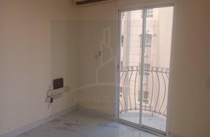 Apartment - 2 Bedrooms - 2 Bathrooms for rent in Salaja Street - Doha Al Jadeed - Doha