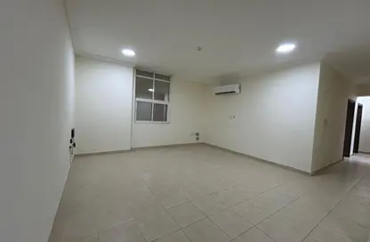 Apartment - 3 Bedrooms - 3 Bathrooms for rent in Thabit Bin Zaid Street - Al Mansoura - Doha