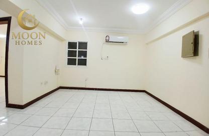 Apartment - 2 - 2 for rent in Al Mansoura - Al Mansoura - Doha