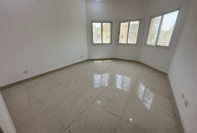 983157 - Property Image 2