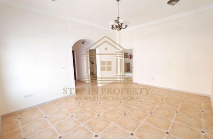 Villa - 3 Bedrooms - 4 Bathrooms for rent in Al Maamoura - Al Maamoura - Doha