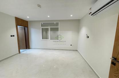 Apartment - 2 Bedrooms - 2 Bathrooms for rent in Asim Bin Omar Street - Al Mansoura - Doha