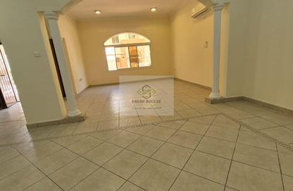 Villa - 3 Bedrooms - 4 Bathrooms for rent in Muraikh - AlMuraikh - Doha