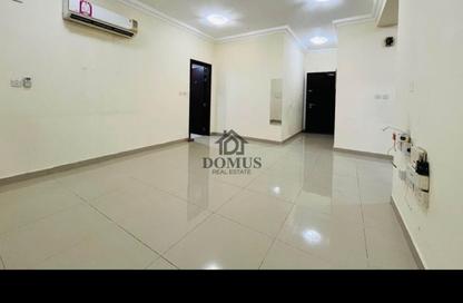 Apartment - 2 Bedrooms - 2 Bathrooms for rent in Thabit Bin Zaid Street - Al Mansoura - Doha