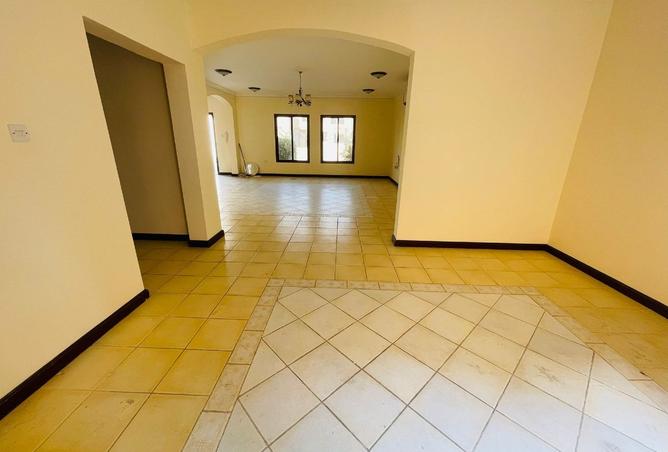 982101 - Property Image 2