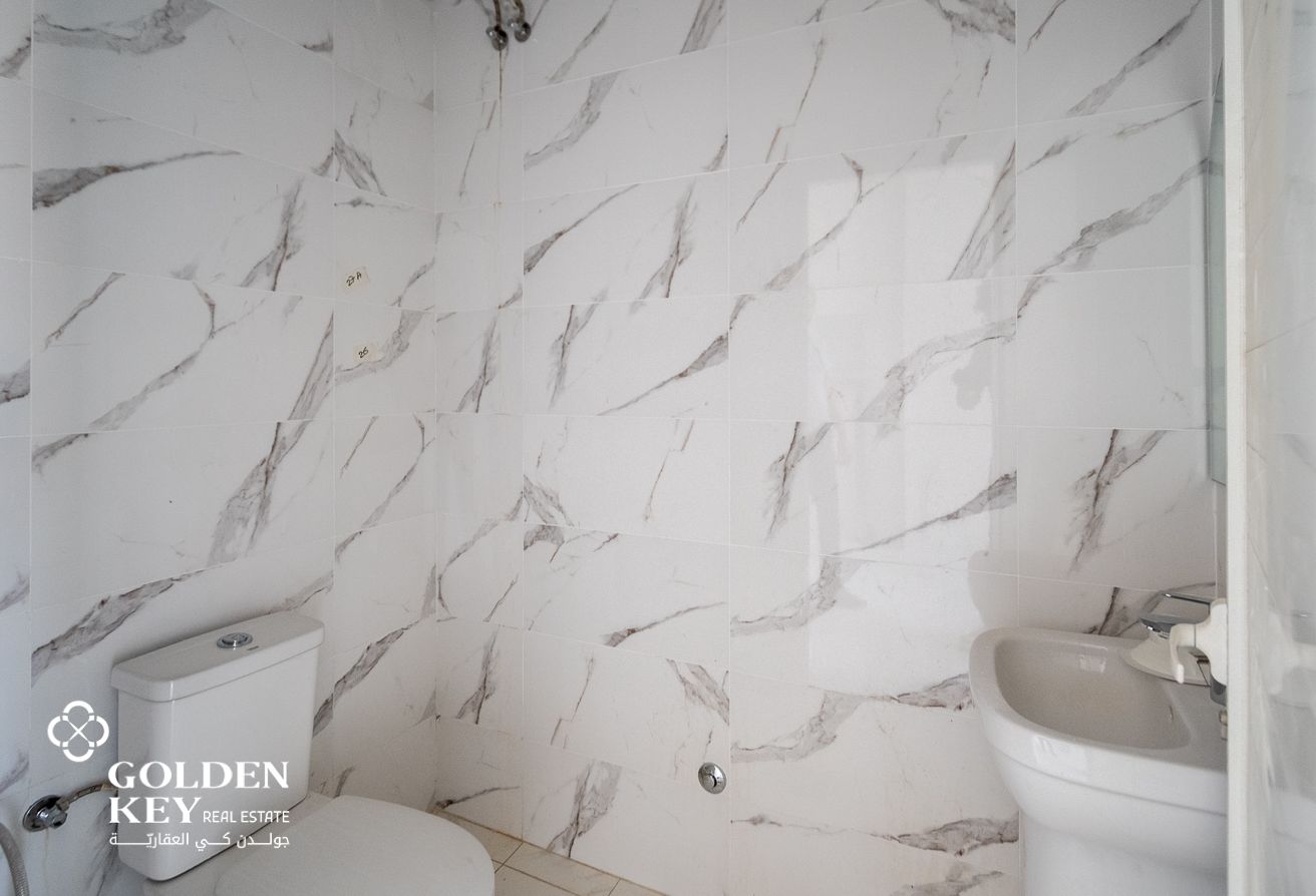 Open-Plan Retail Shop located in Markhiya