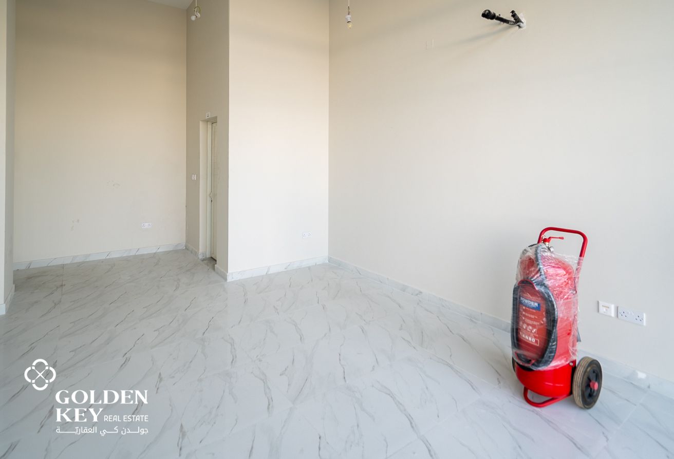 Open-Plan Retail Shop located in Markhiya