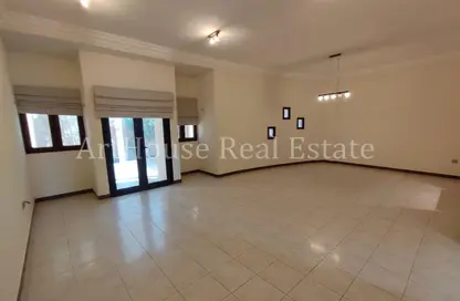 فيلا - 3 غرف نوم - 4 حمامات للايجار في شارع المطار القديم - طريق المطار القديم - الدوحة