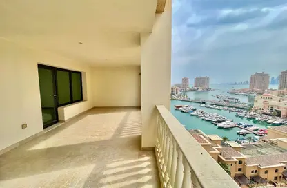 شقة - 2 غرف نوم - 3 حمامات للايجار في طريق بورتو الشرقي - بورتو أرابيا - جزيرة اللؤلؤة - الدوحة