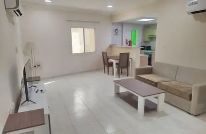 Apartment - 1 Bedroom - 1 Bathroom for rent in Umm Ghwailina Comm - Umm Ghuwalina - Umm Ghuwailina - Doha