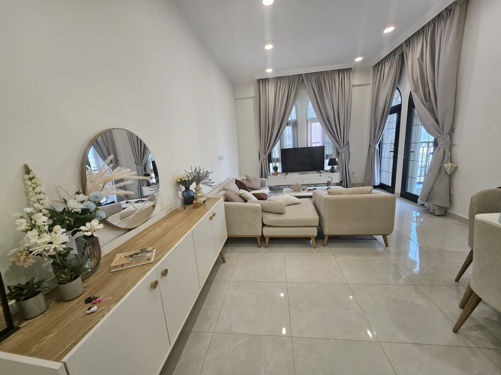 ELEGANT 1 BHK FF WITH SEA VIEW BALCONY IN FOXHILS thumbnail 6