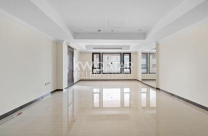 Apartment - 1 Bedroom - 2 Bathrooms for rent in East Porto Drive - Porto Arabia - The Pearl Island - Doha