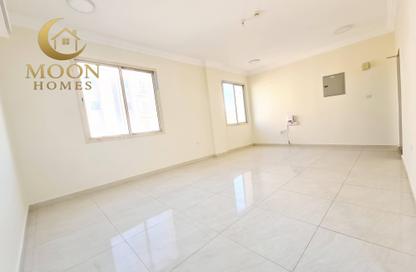 Apartment - 2 Bedrooms - 1 Bathroom for rent in Umm Ghwailina Comm - Umm Ghuwalina - Umm Ghuwailina - Doha Apartment - 2 Bedrooms - 1 Bathroom for rent in Umm Ghwailina Comm - Umm Ghuwalina - Umm Ghuwailina - Doha