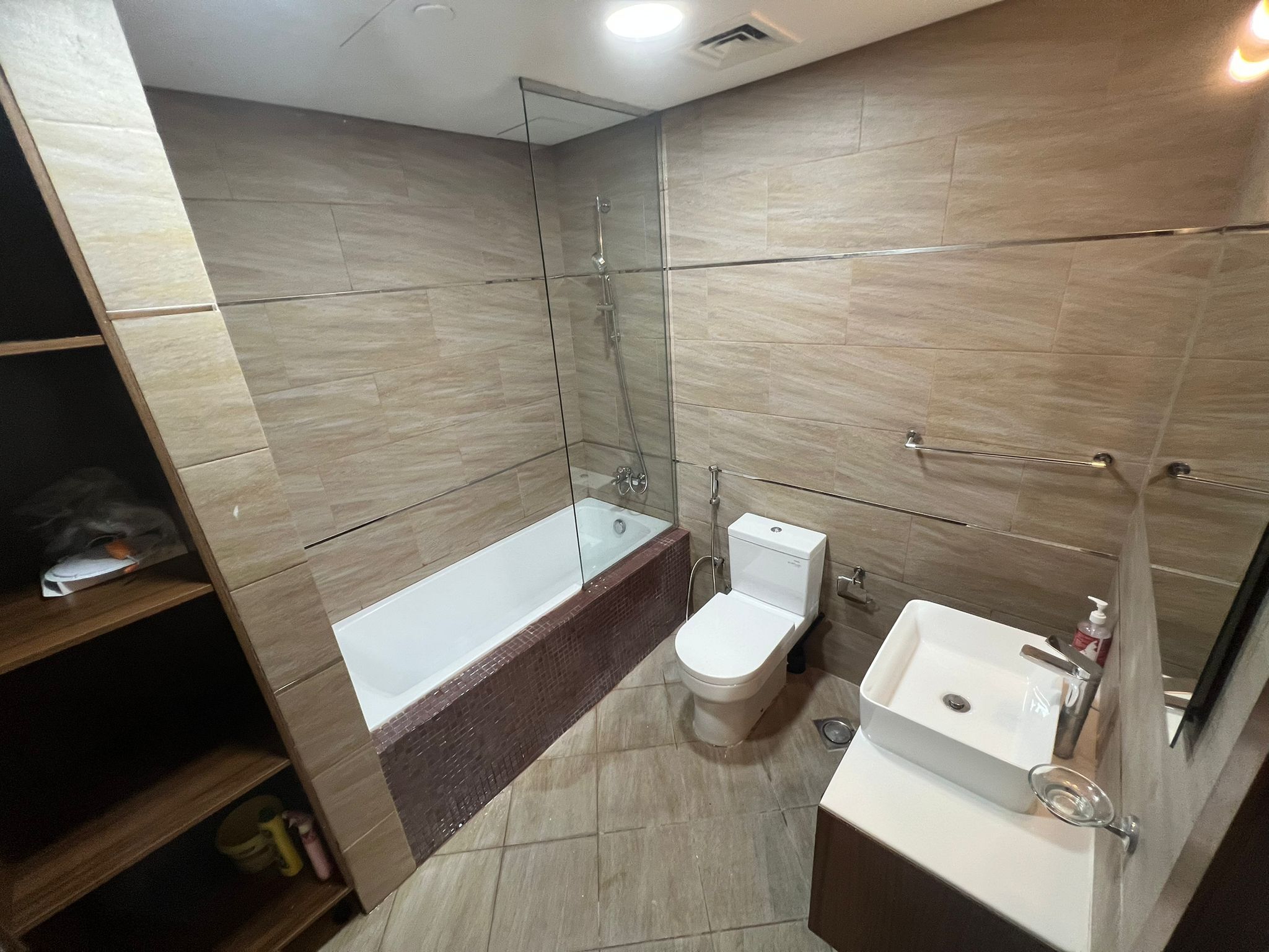 ELEGANT 2BEDROOM FULLY FURNISHED WITH BALCONY thumbnail 2