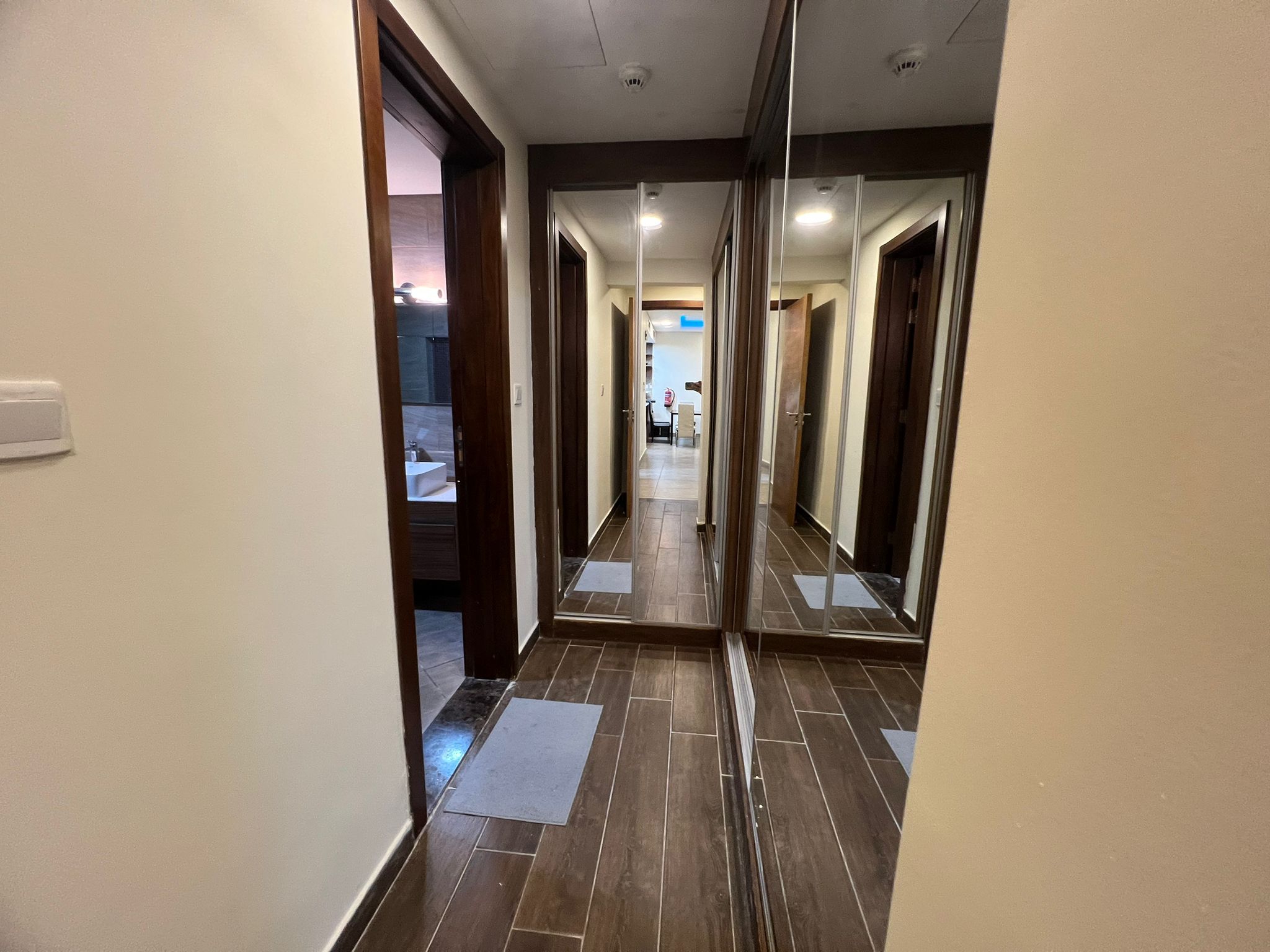 ELEGANT 2BEDROOM FULLY FURNISHED WITH BALCONY thumbnail 4