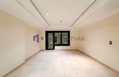 Apartment - 1 Bedroom - 2 Bathrooms for rent in Tower 19 - Porto Arabia - The Pearl Island - Doha