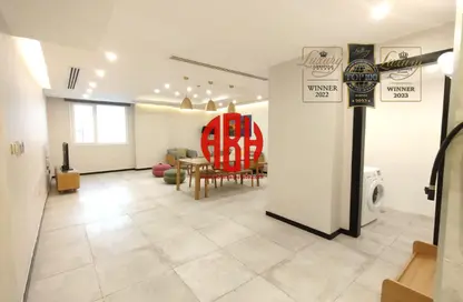 Apartment - 2 Bedrooms - 3 Bathrooms for rent in Thabit Bin Zaid Street - Al Mansoura - Doha