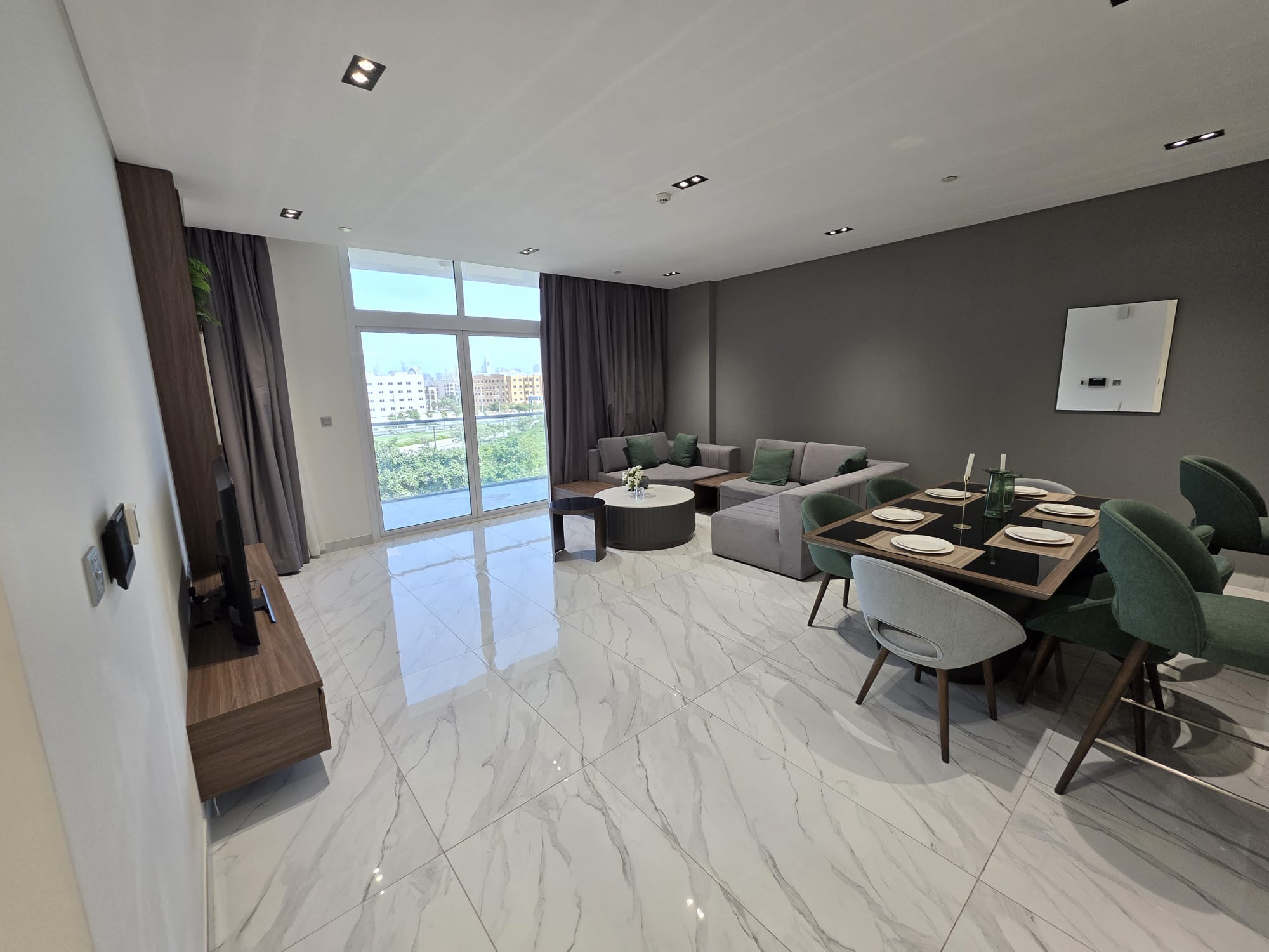 ELEGANT 2 BEDROOM WITH FULL CRESCENT PARK VIEW thumbnail 10