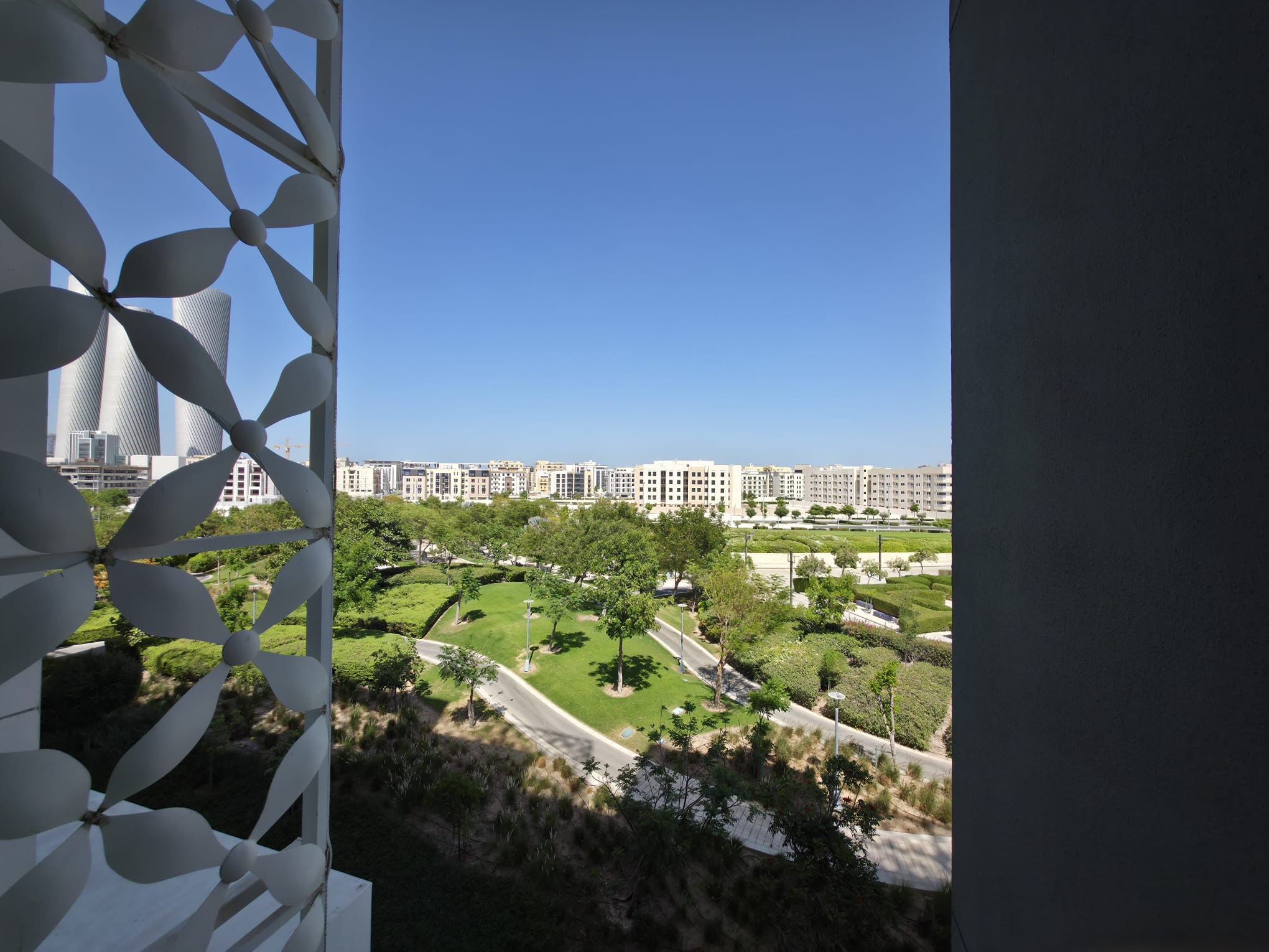 ELEGANT 2 BEDROOM WITH FULL CRESCENT PARK VIEW thumbnail 5