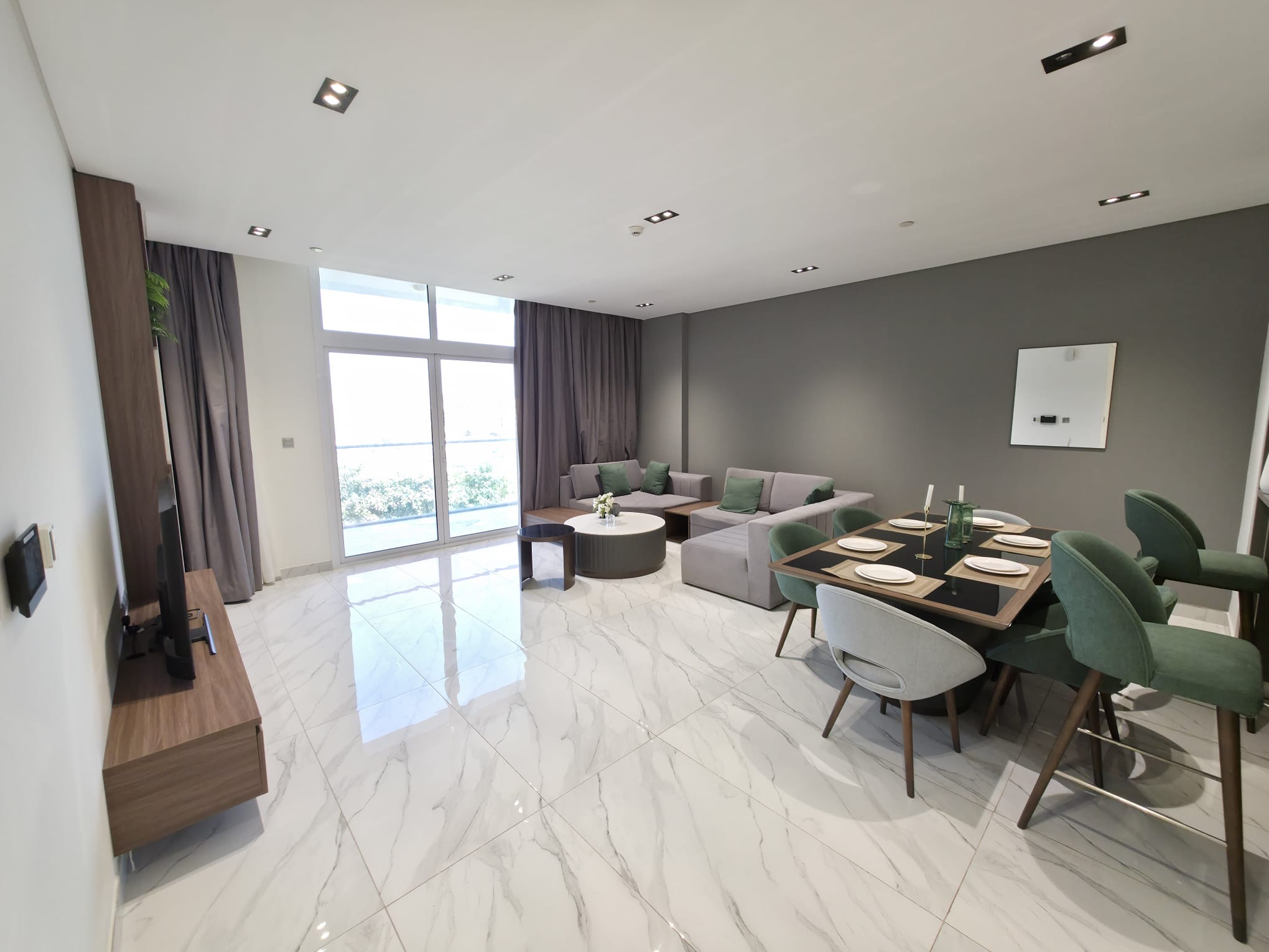 ELEGANT 2 BEDROOM WITH FULL CRESCENT PARK VIEW thumbnail 9