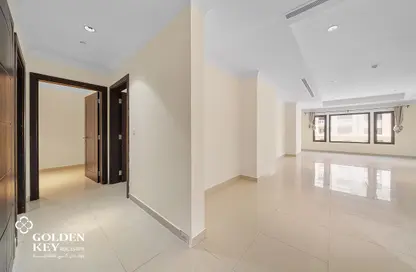 Apartment - 1 Bedroom - 2 Bathrooms for rent in West Porto Drive - Porto Arabia - The Pearl Island - Doha
