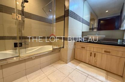 Apartment - 2 Bedrooms - 2 Bathrooms for rent in West Porto Drive - Porto Arabia - The Pearl Island - Doha