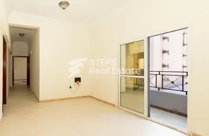 Apartment - 3 Bedrooms - 2 Bathrooms for rent in Muntazah 7 - Al Muntazah - Doha