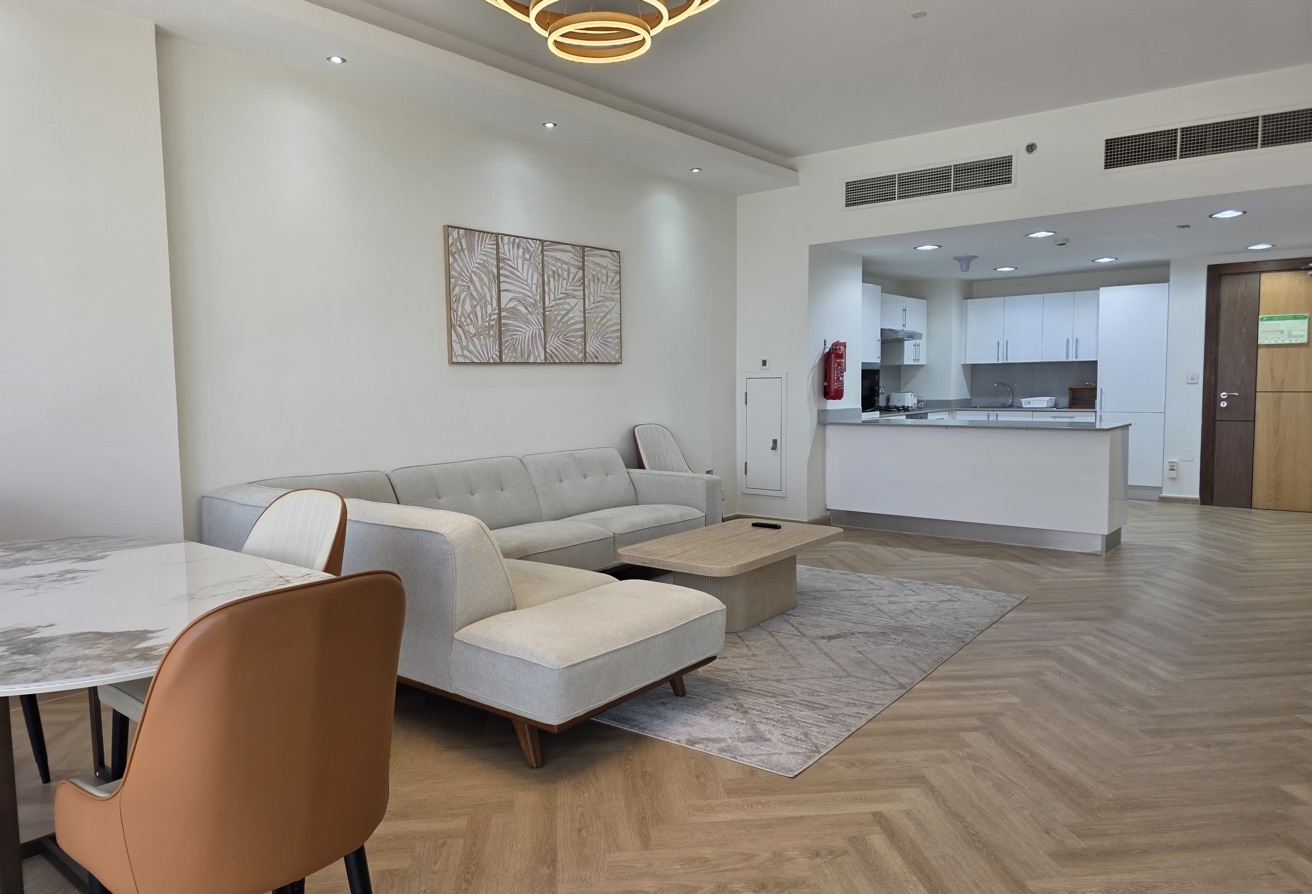 LUXURIOUS WATER-FRONT FURNISHED 1BHK thumbnail 4