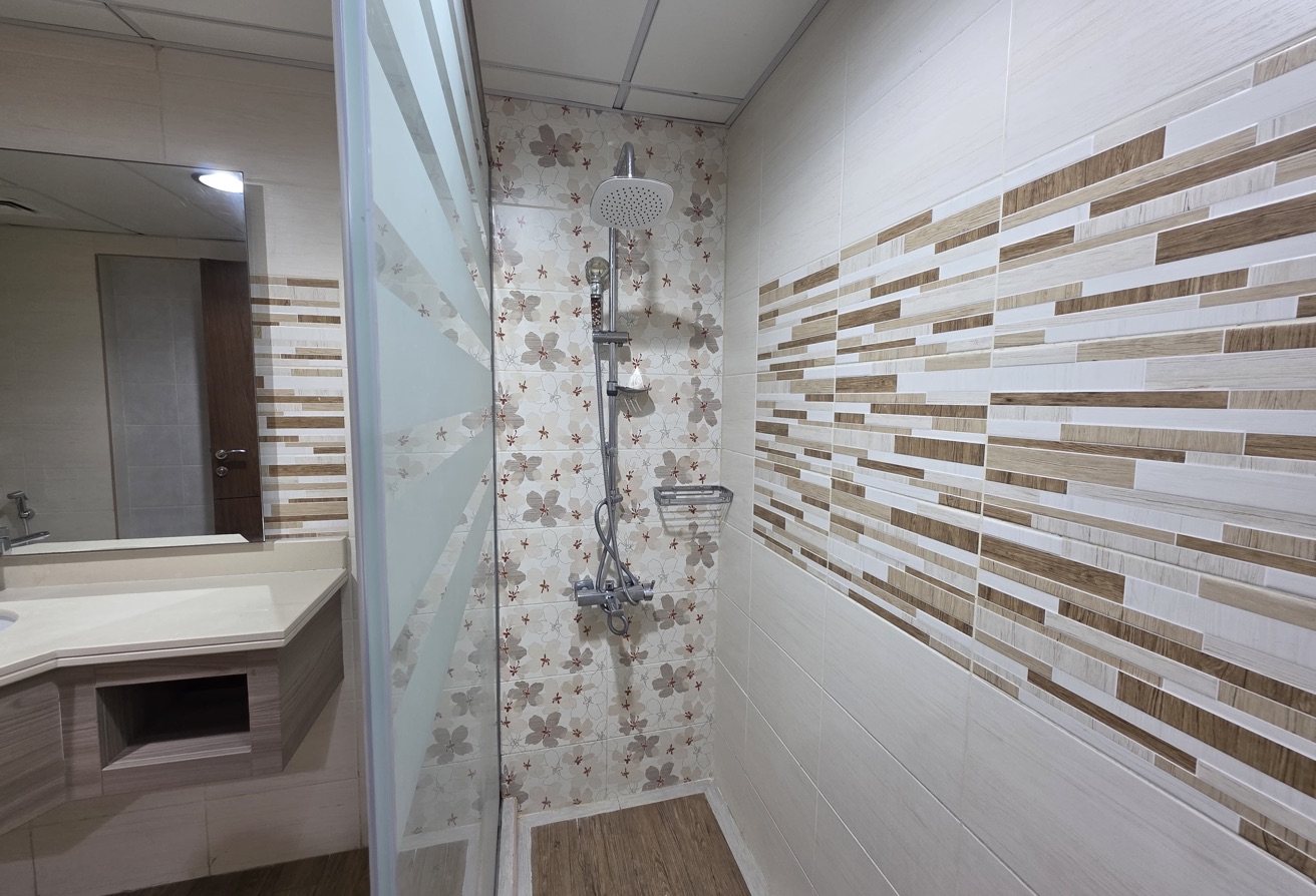 LUXURIOUS WATER-FRONT FURNISHED 1BHK thumbnail 14