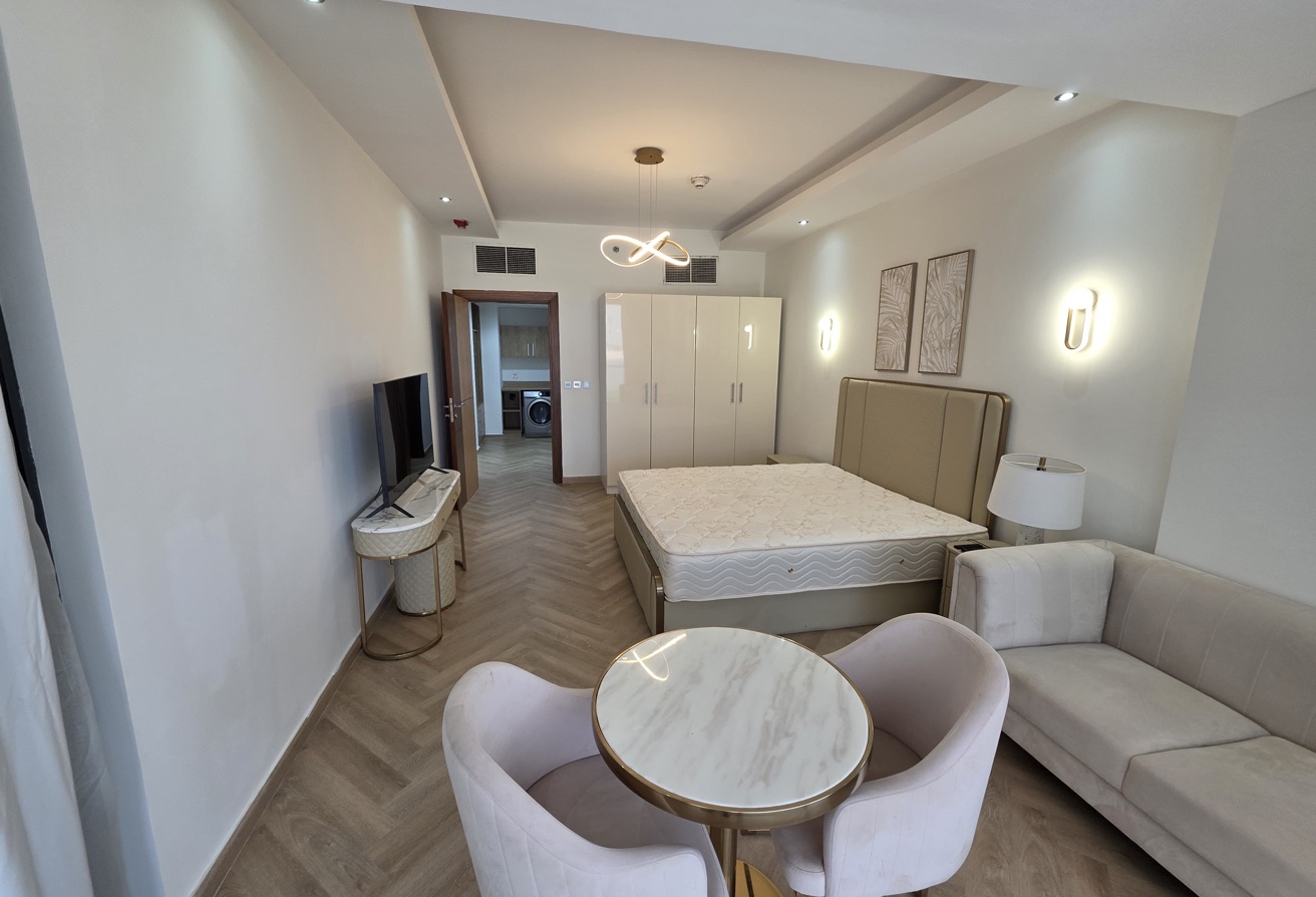 LUXURIOUS WATER-FRONT FURNISHED 1BHK thumbnail 10