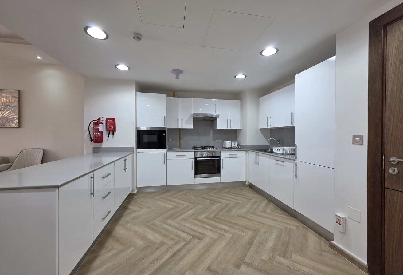 LUXURIOUS WATER-FRONT FURNISHED 1BHK thumbnail 12