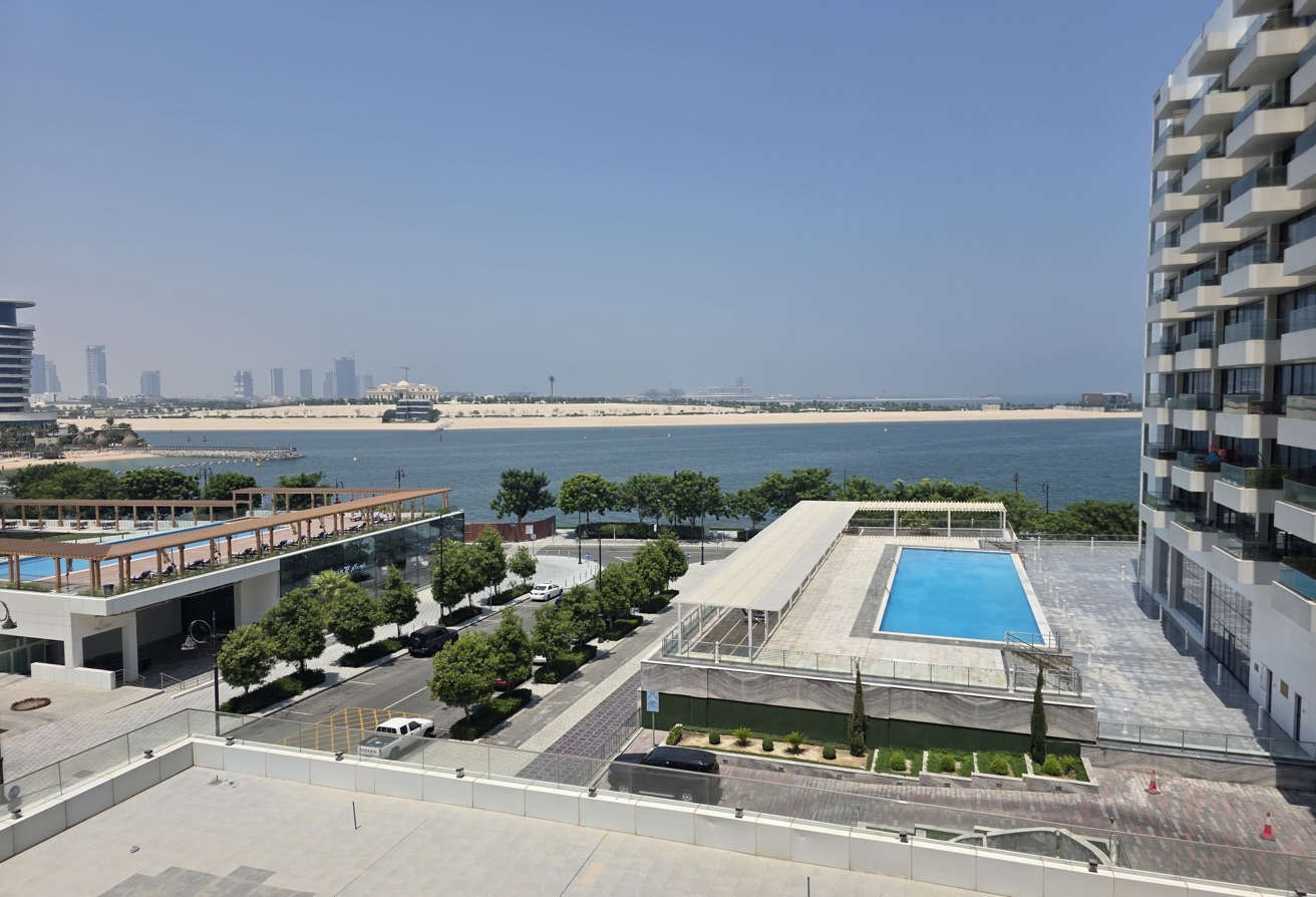 LUXURIOUS WATER-FRONT FURNISHED 1BHK thumbnail 5