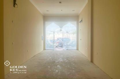 Shop - Studio - 1 for rent in Madinat Khalifa South - Madinat Khalifa - Doha