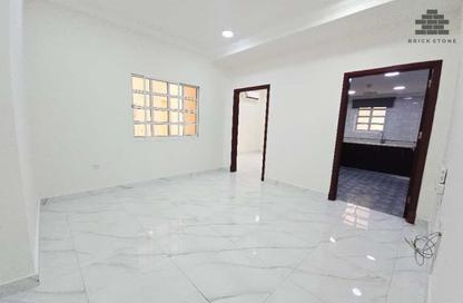 Apartment - 1 Bedroom - 1 Bathroom for rent in Umm Ghuwailina 4 - Umm Ghuwailina - Doha
