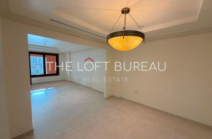 Apartment - 1 Bedroom - 2 Bathrooms for rent in West Porto Drive - Porto Arabia - The Pearl Island - Doha